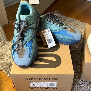 Yeezy boost 700 Faded Azure